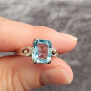 Avon Vintage Ring Silvertone Blue Stone Sz 6.75